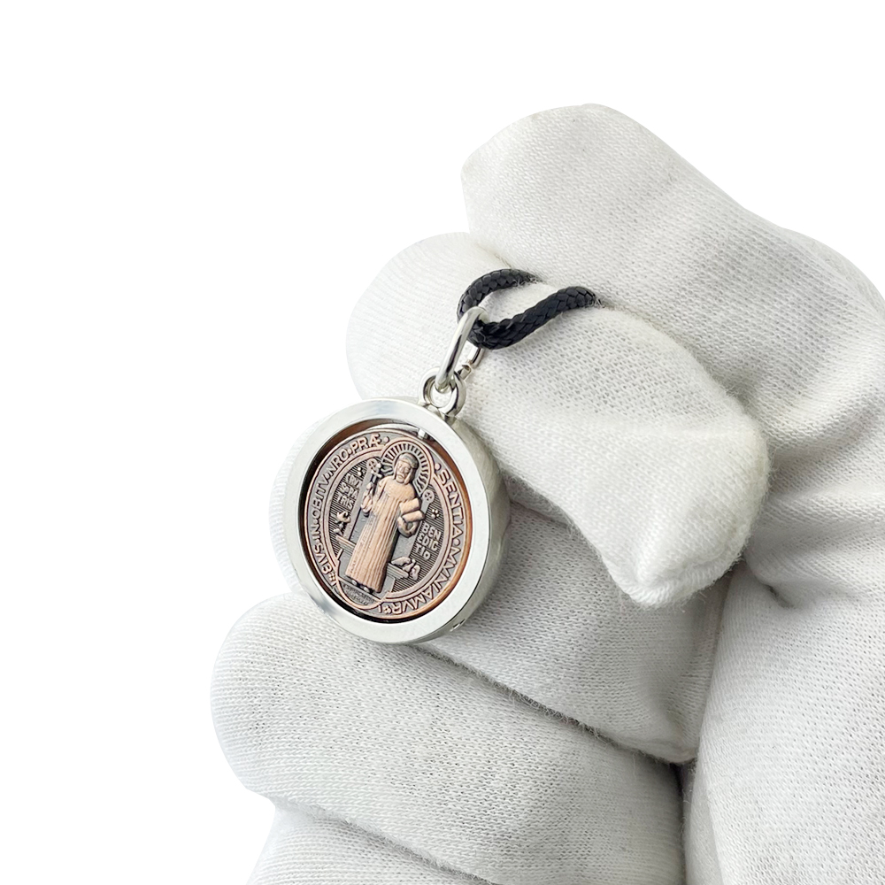 Necklaces - Nuevo Collar con Medalla de San