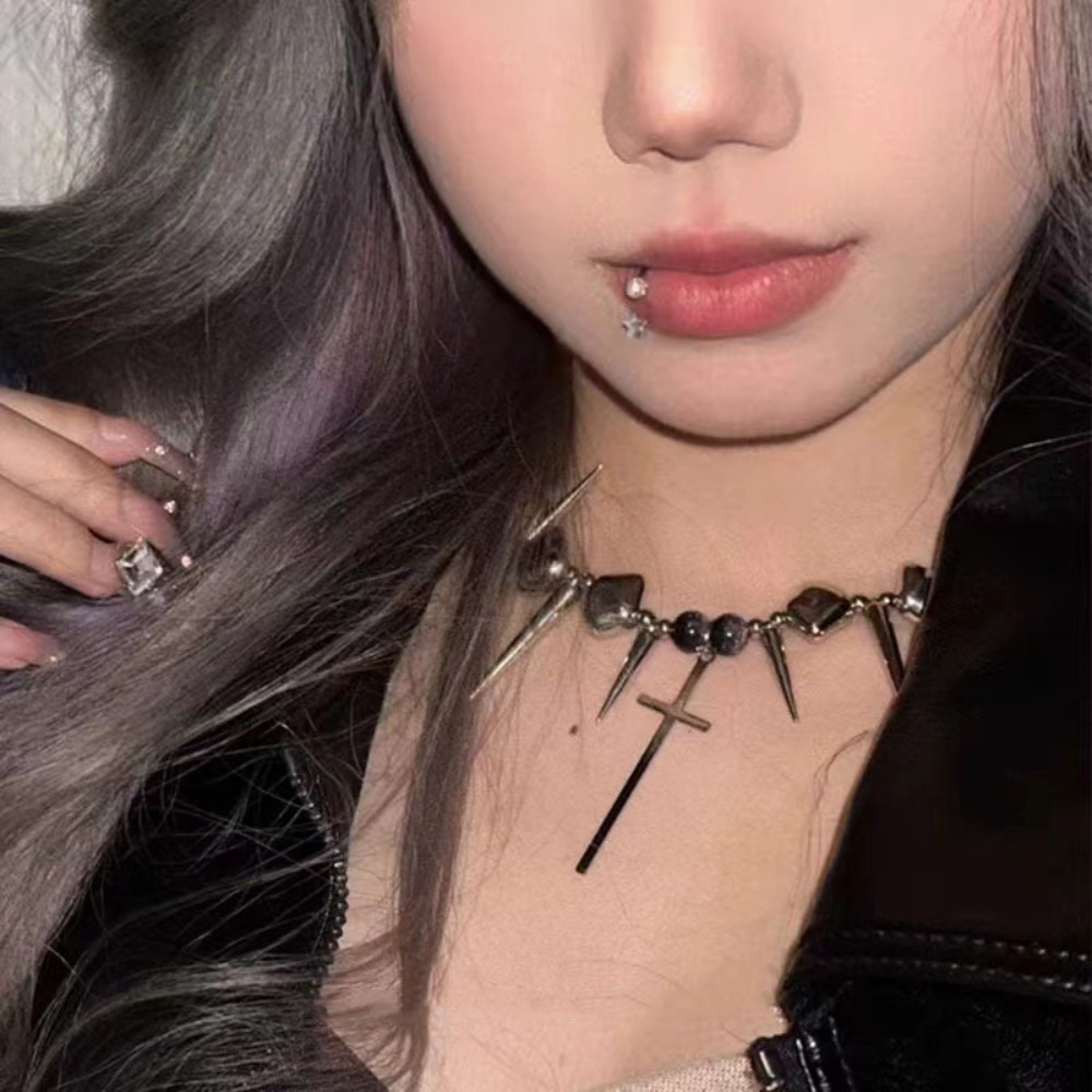 Goth Punk Spike Choker - Collar de borlas con remaches cruzados