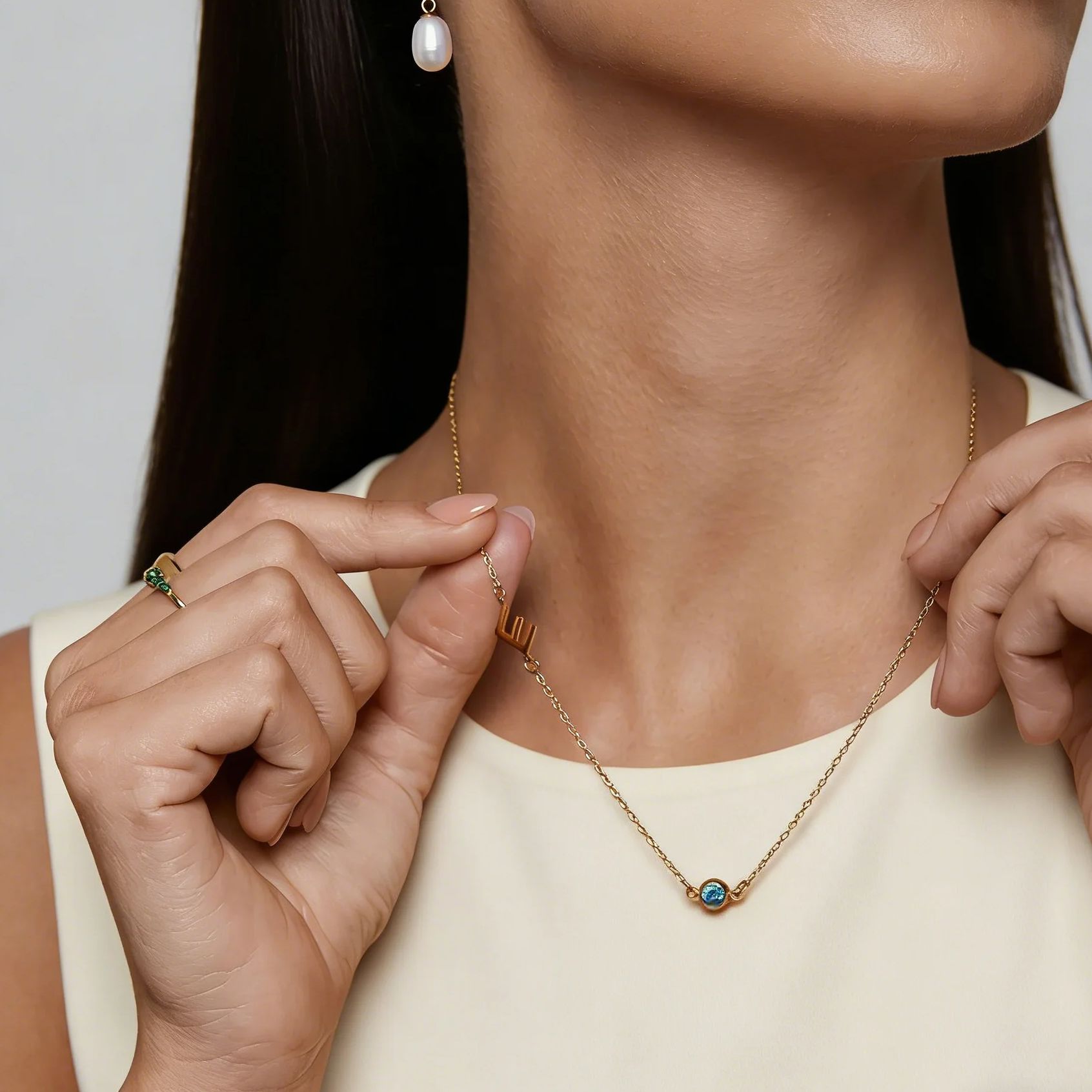 Collar con inicial y piedra de - Initial Letter Necklace 18K Gold reseña y precio