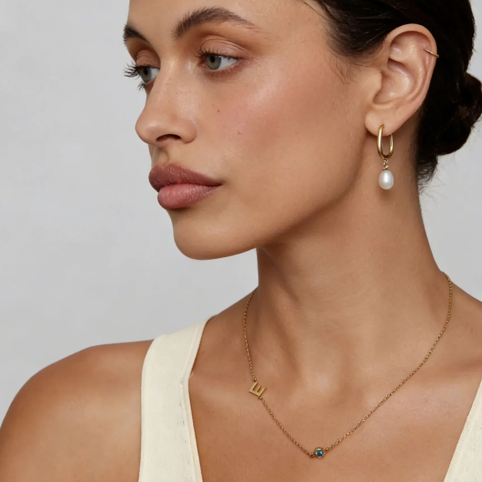 Collar con inicial y piedra de - Initial Letter Necklace 18K Gold reseña y precio