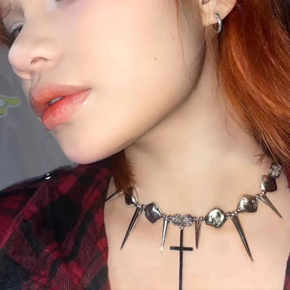 Collar de borlas con remaches  - Goth Punk Spike Choker reseña y precio