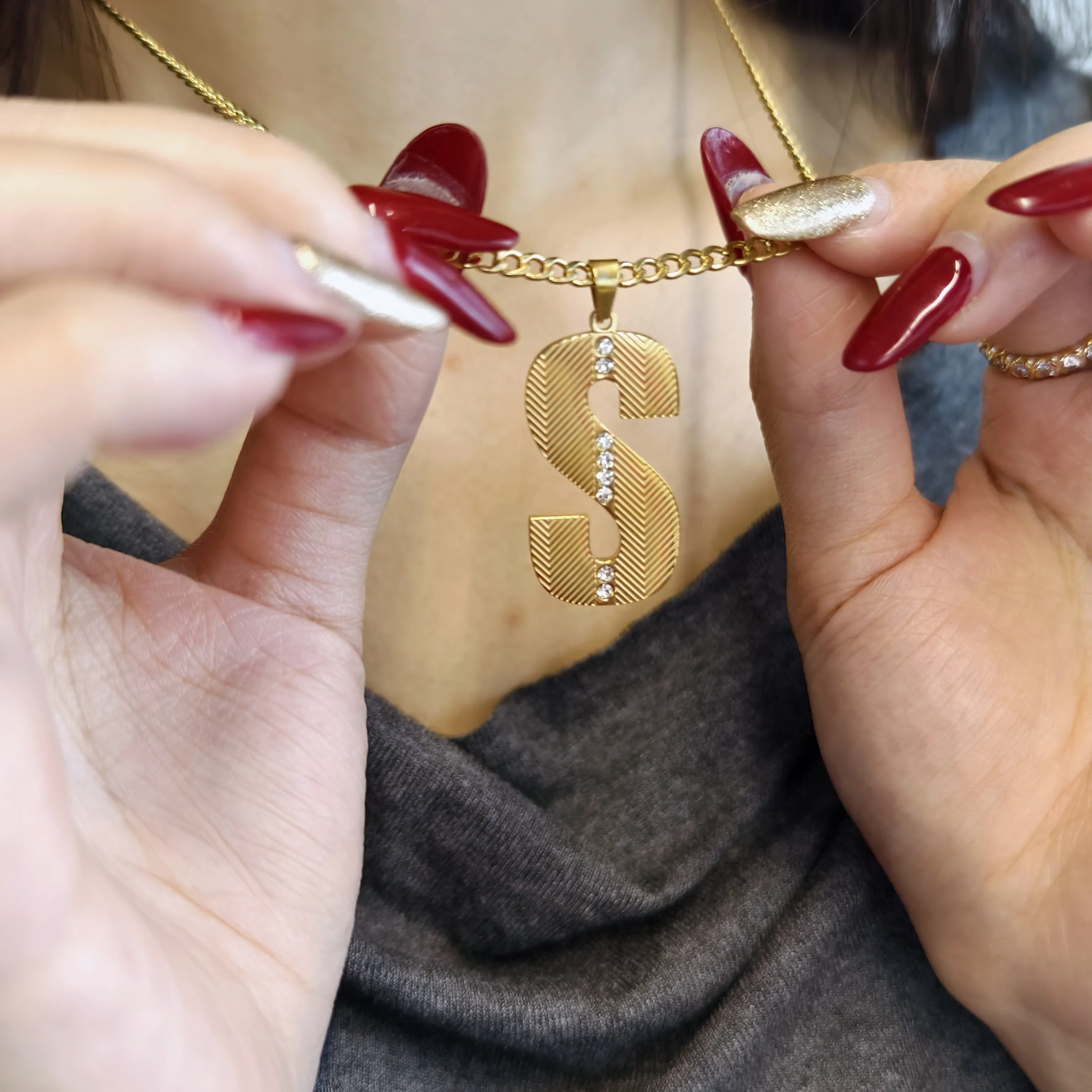 Collar Minimalista con Inicial - Initial Letter Necklace 18K Gold reseña y precio